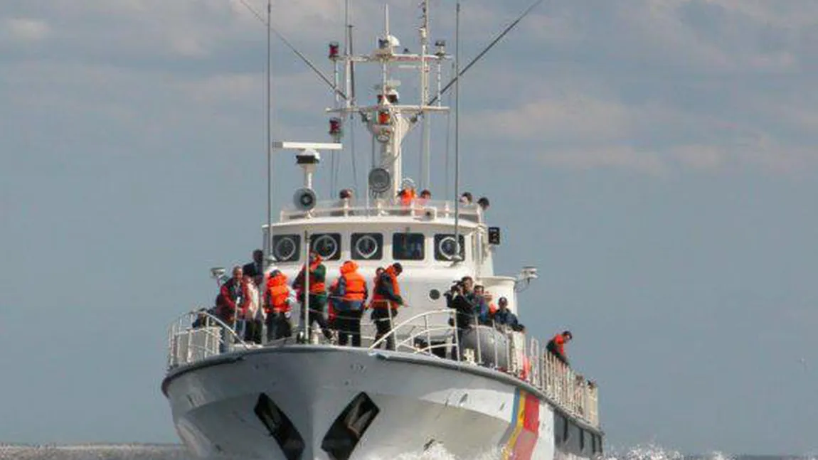 Poliţiştii de Frontieră români au salvat 46 de migranţi, în Mediterana. Un traficant a fost reţinut