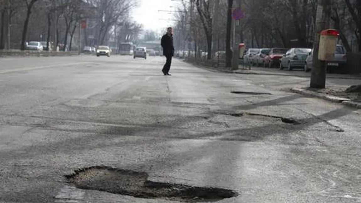 Şoferii bucureşteni au identificat peste 1200 de gropi în Capitală, cu ajutorul Civic Alert