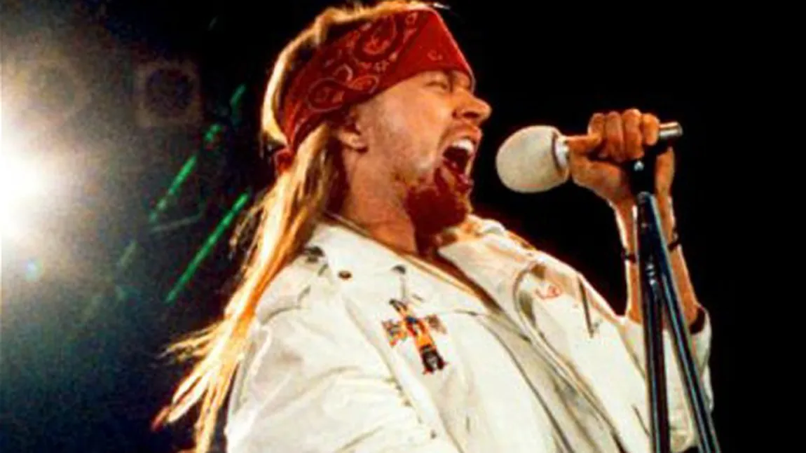 Axl Rose de la Guns N 'Roses îl va înlocui pe Brian Johnson în turneul european al AC DC la Lisabona
