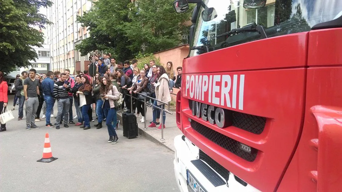 INCENDIU într-un cămin studenţesc din Timişoara. Pompierii au intervenit cu 12 autospeciale