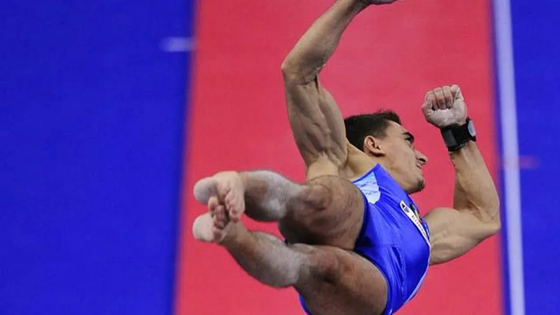 Marian Drăgulescu, în finala  probei de sărituri la Cupa Mondială la gimnastică de la Doha