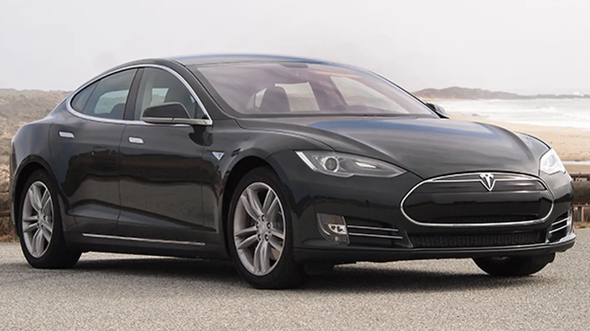 Tesla Motors a concediat sute de angajaţi, după evaluările de performanţă