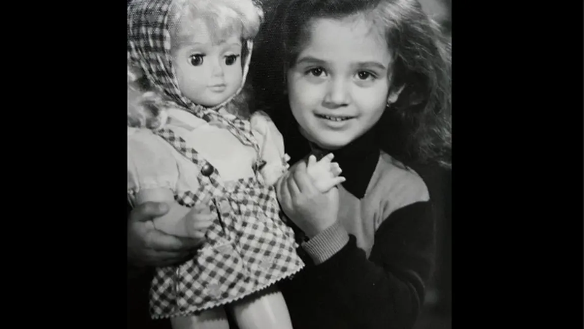 Recunoaşteţi personajul? Este una dintre cele mai iubite cântăreţe de la noi FOTO