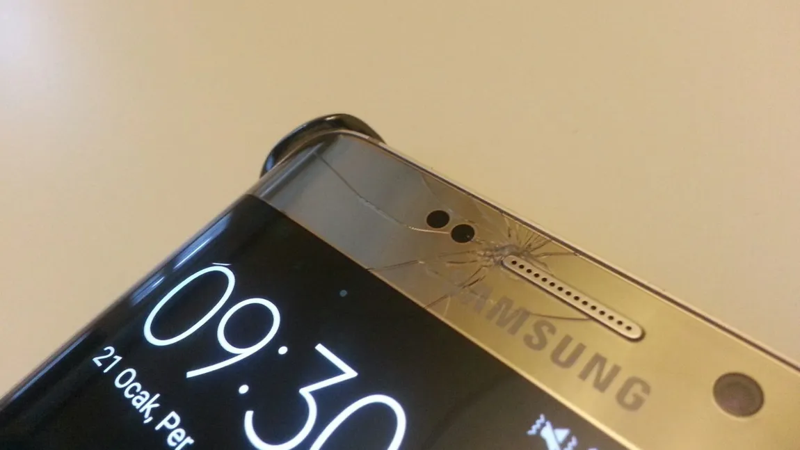 În service-urile partenere Samsung România nu există stoc de display-uri edge pentru Galaxy S7 Edge