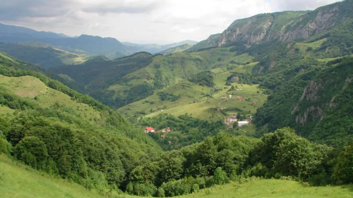 Un bărbat a fost găsit mort în Munţii Apuseni. A fost căutat de peste 40 de persoane