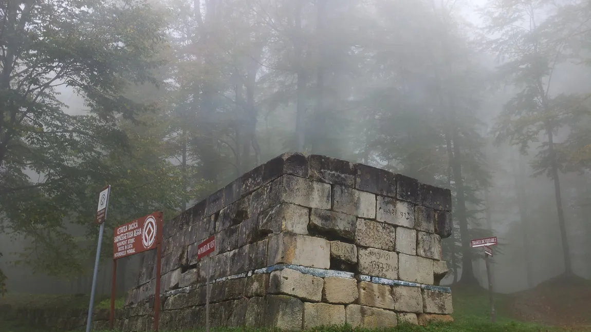 Turişti amendaţi de jandarmii hunedoreni pentru că au intrat la 3 dimineaţa în cetatea Sarmizegetusa Regia
