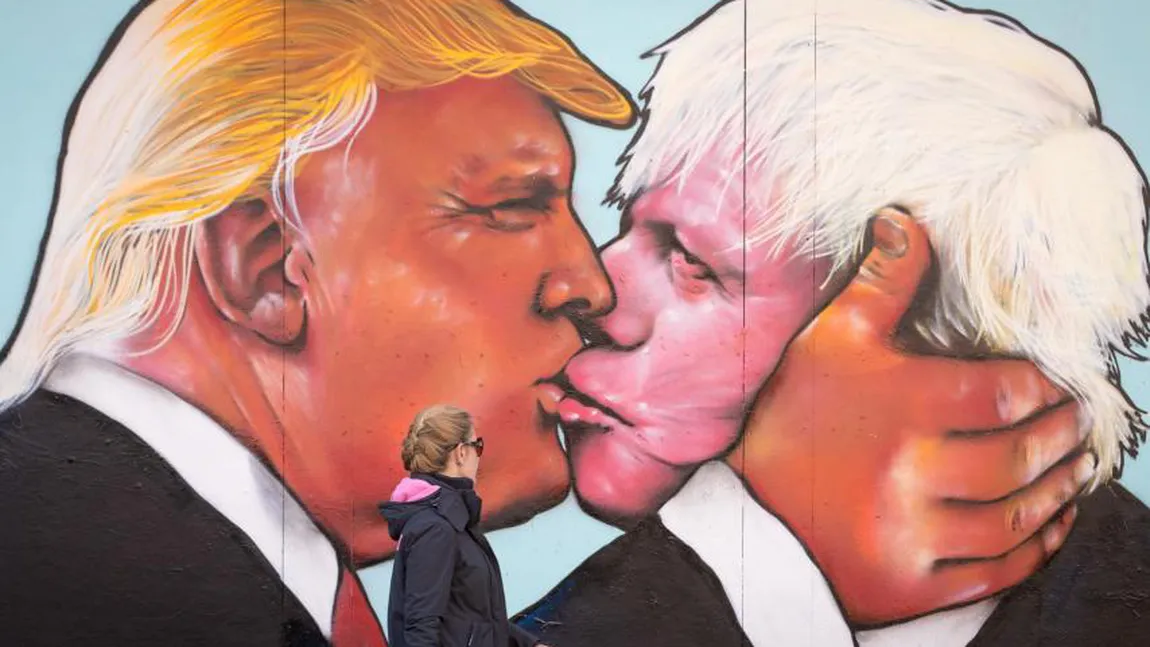 Sărut pasional între Donald Trump şi Boris Johnson