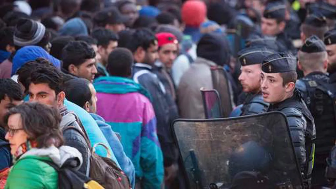Autorităţile franceze au evacuat o tabără ILEGALĂ de imigranţi din Paris