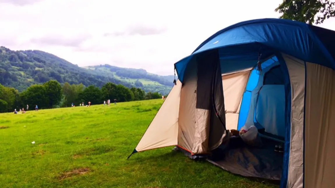 3 locuri în care poţi merge cu cortul în vara lui 2016