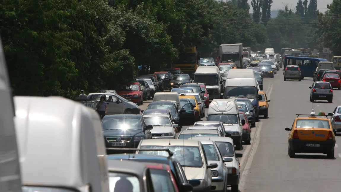 Trafic îngreunat. Pe DN1, în zona staţiunilor montane, s-a circulat bară la bară VIDEO