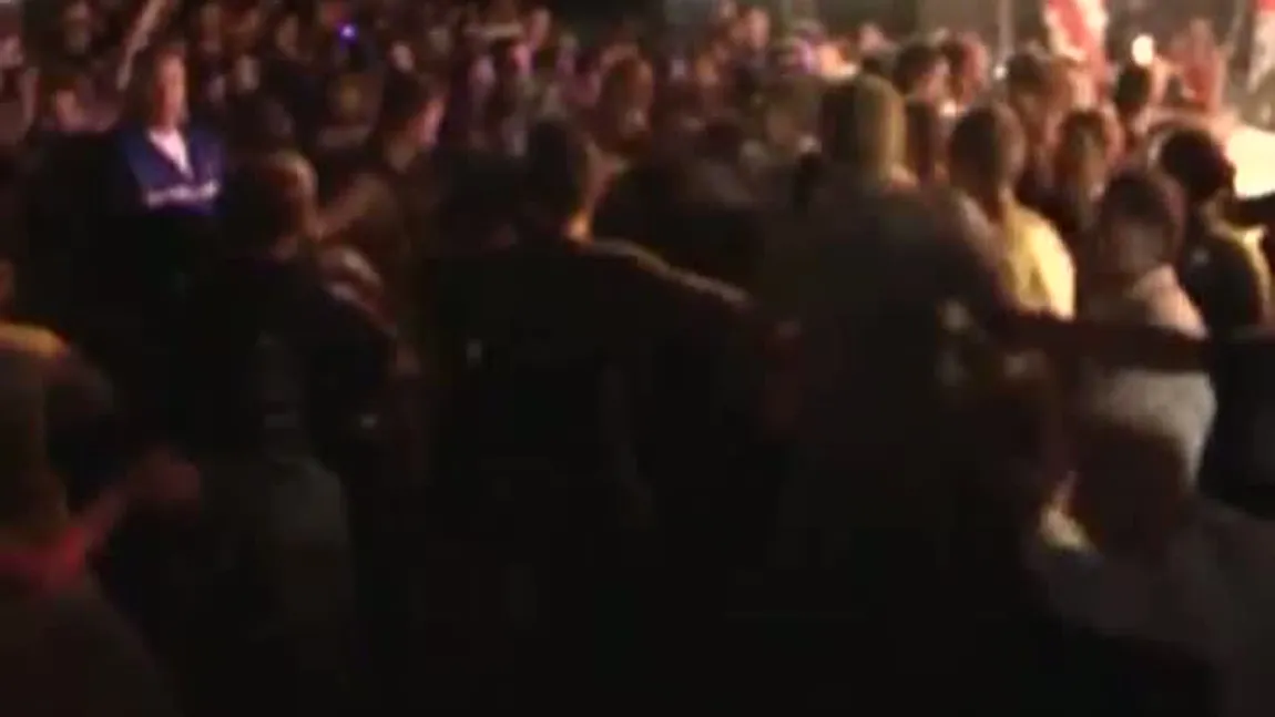 Bătaie cruntă la un concert din Iaşi. Mai multe persoane au fost rănite, iar un tânăr a fost operat de urgenţă VIDEO