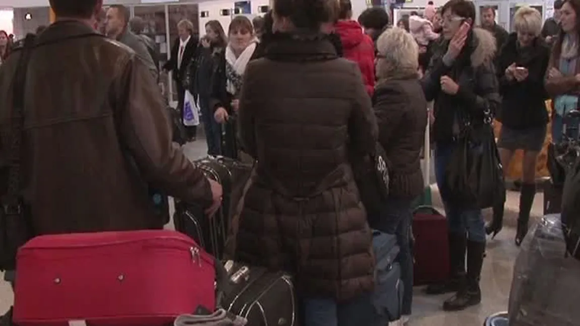 Piloţii au intrat în grevă, mii de pasageri blocaţi