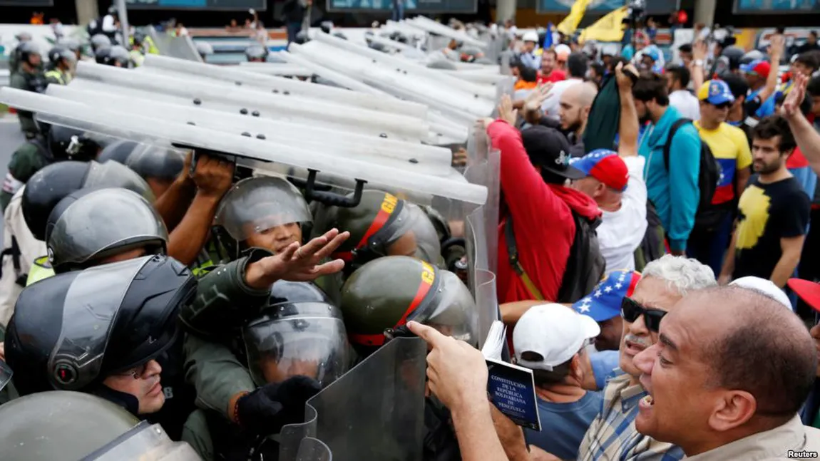 Venezuela: Bătăi violente în Consiliul naţional electoral. Un deputat a fost rănit