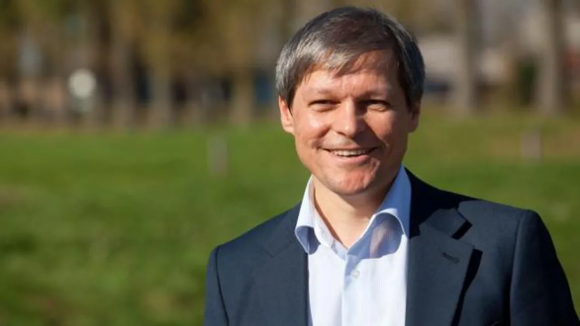 Dacian Cioloş, la strâns gunoaie în Parcul Naţional Văcăreşti FOTO