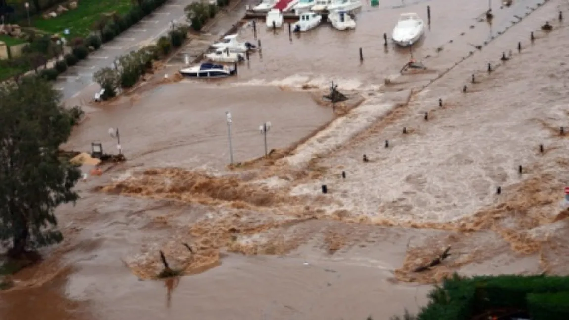 Stare de urgenţă în Franţa. Mii de oameni, evacuaţi din cauza inundaţiilor
