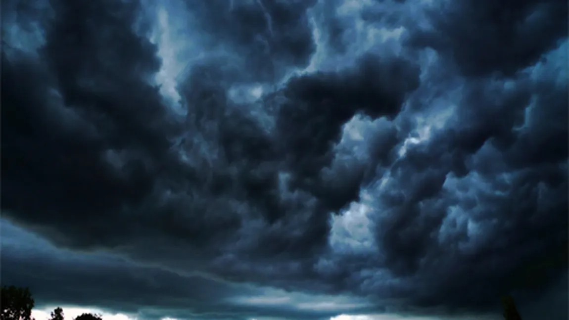 COD PORTOCALIU de furtuni: Ploi torenţiale, grindină şi vijelii în următoarele 24 de ore