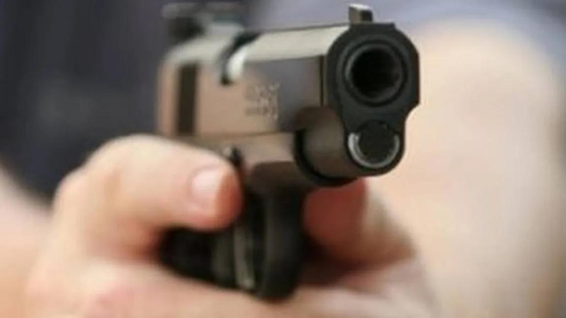 Poliţiştii din Mehedinţi au tras patru focuri de armă pentru oprirea unui şofer fără permis