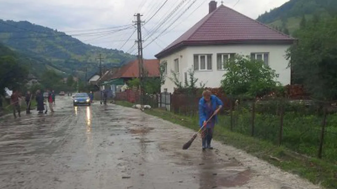 Cursurile unei şcoli din Suceava au fost SUSPENDATE din cauza ploilor abundente