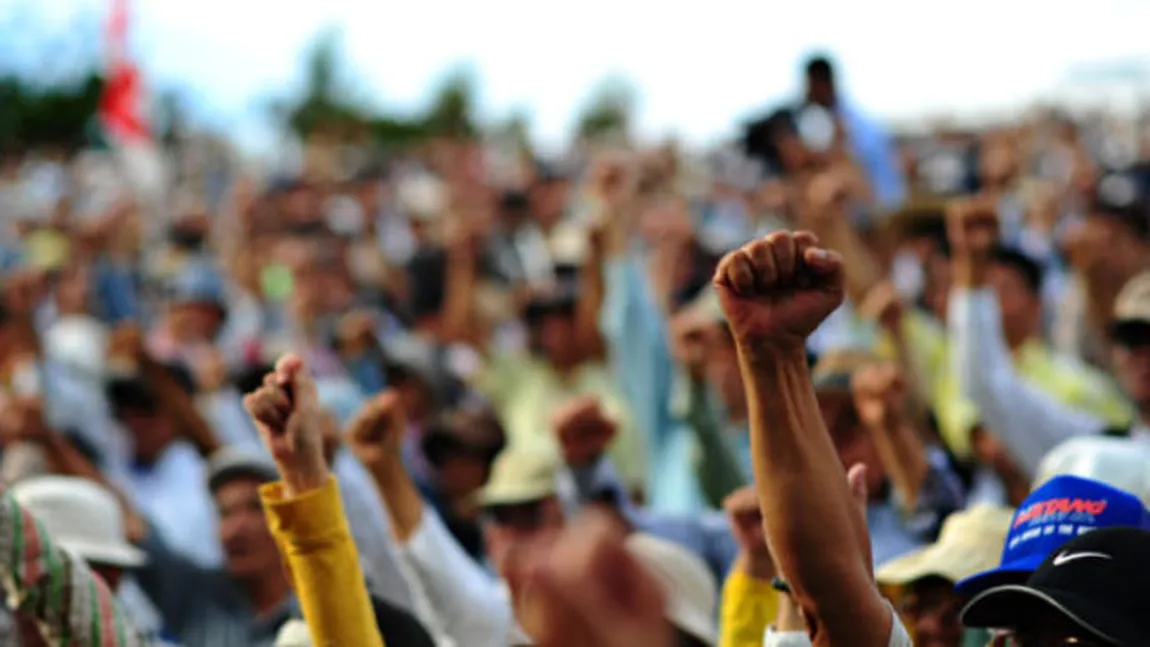 Protest de amploare la Cluj. Sute de persoane cer dizolvarea Parlamentului