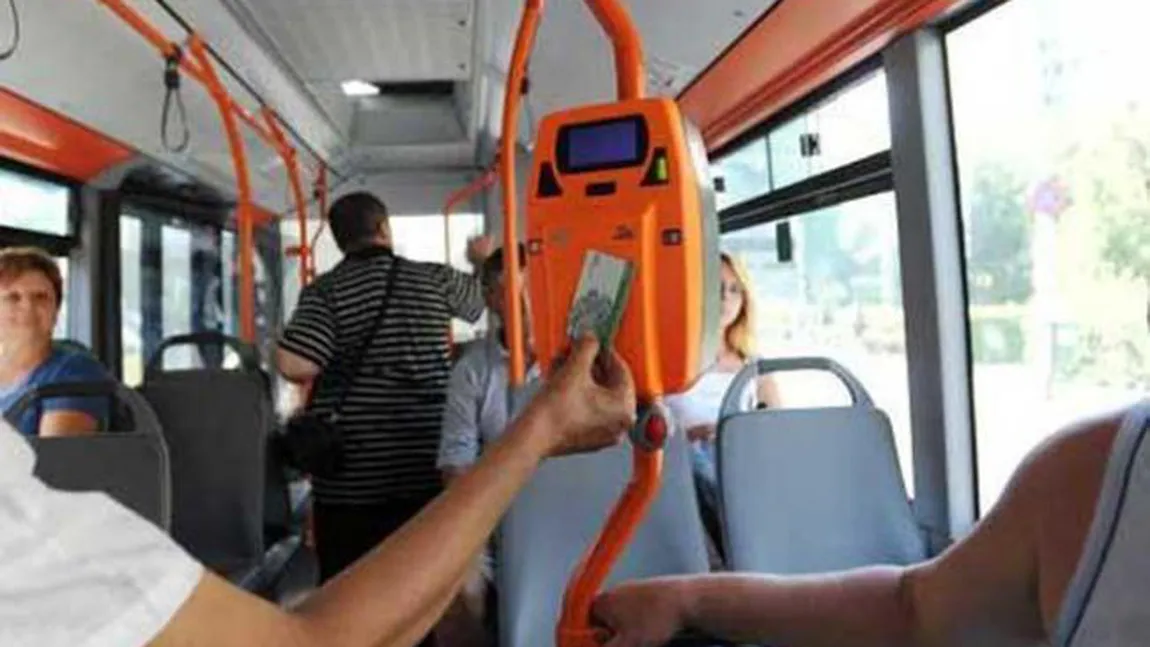 Delia Popescu, ministrul Comunicaţiilor, a testat metodele inteligente de plată a călătoriei cu autobuzul