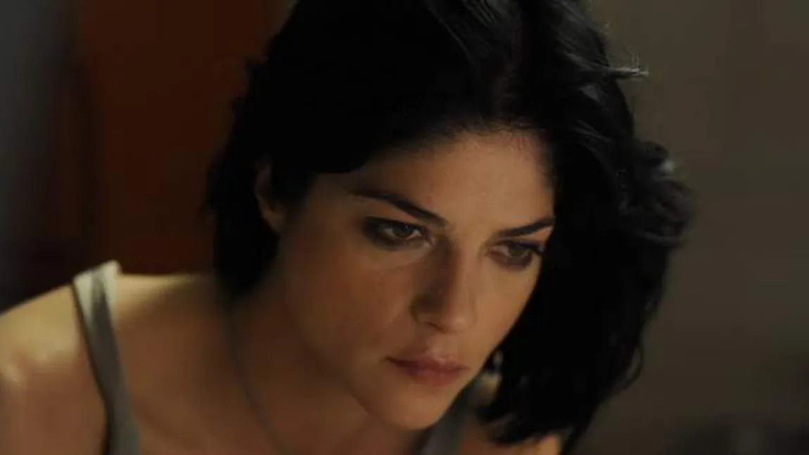 Actriţa Selma Blair, transportată la spital după ce a suferit un acces de furie la bordul unui avion