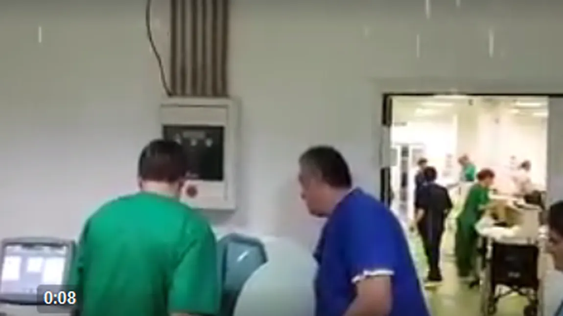 Potop în Arad. Spitalul Judeţean din Arad a fost inundat. Mai multe săli de la UPU au fost evacuate VIDEO