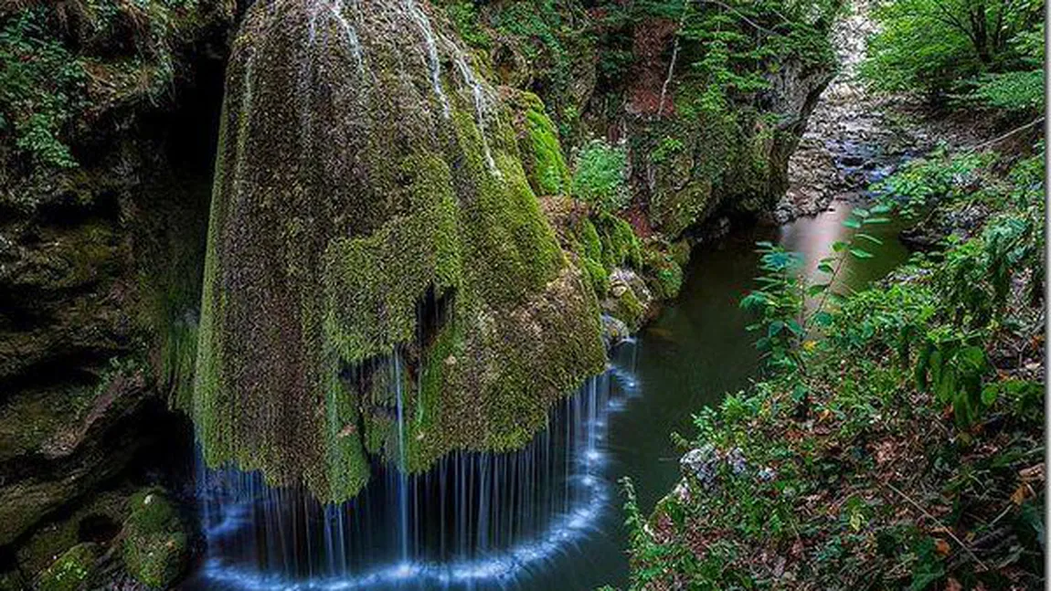 Cascada de basm din România, o înşelătorie. Mii de turişti din toată lumea sunt dezamăgiţi VIDEO