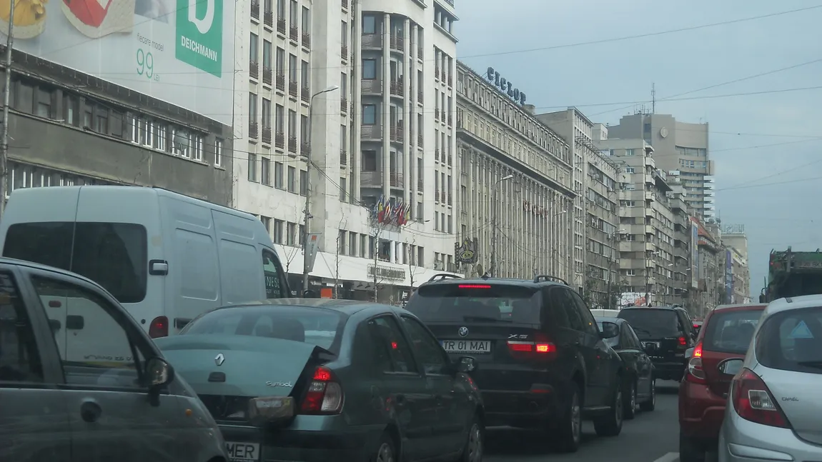 Radet schimbă ţevile, trafic de coşmar în centru