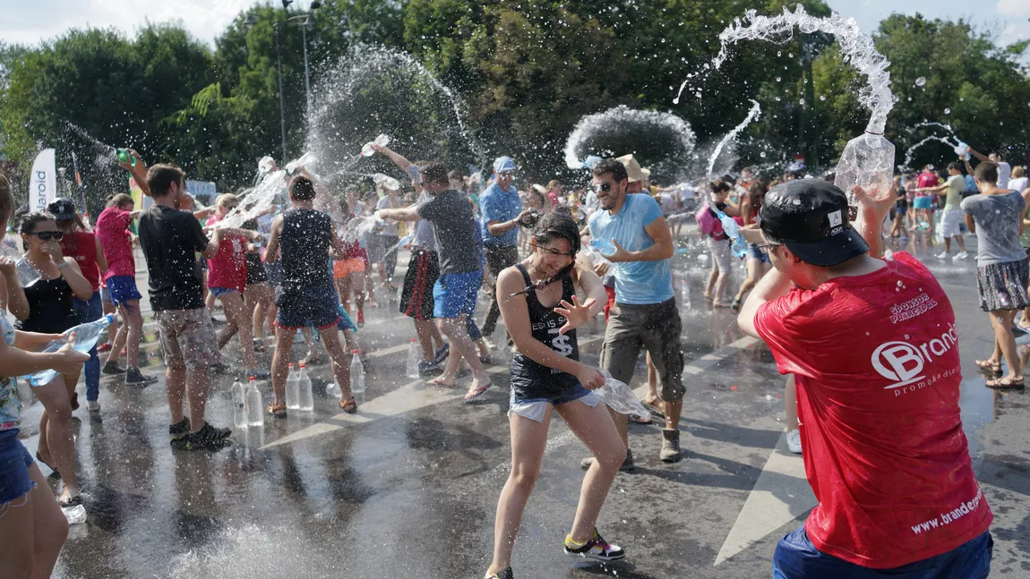 Flashmob în faţa Primăriei Capitalei după ce Gabriela Firea a interzis evenimentele sportive de pe bulevardul Kiseleff