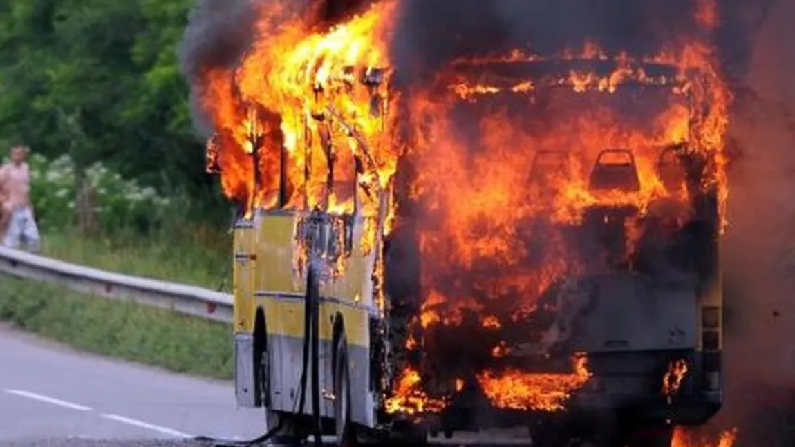 Cel puţin 26 de persoane şi-au pierdut viaţa după ce un autocar cu turişti chinezi a luat foc în Taiwan