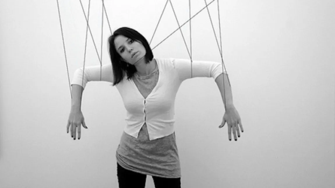 5 fraze aparent banale prin care eşti MANIPULATĂ
