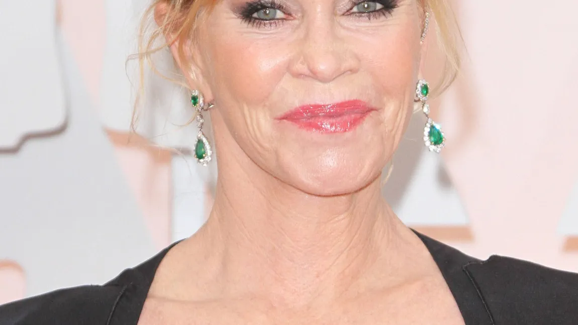 Melanie Griffith, într-o rochie transparentă