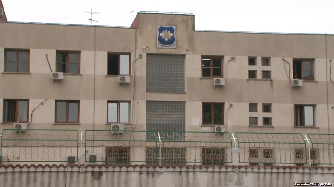 Incendiu la Penitenciarul Rahova, provocat de un deţinut. 11 persoane au ajuns la spital