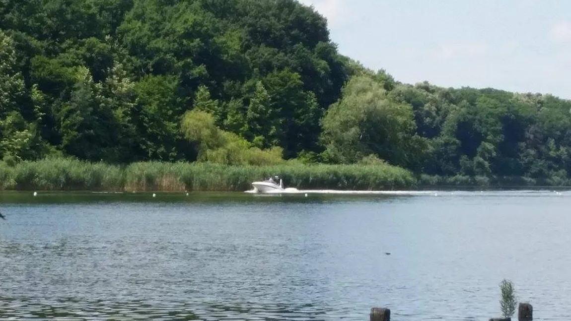 Poliţia, în misiune pe Lacul Snagov. Sportivii de la lotul olimpic de canotaj nu se pot antrena din cauza şalupelor