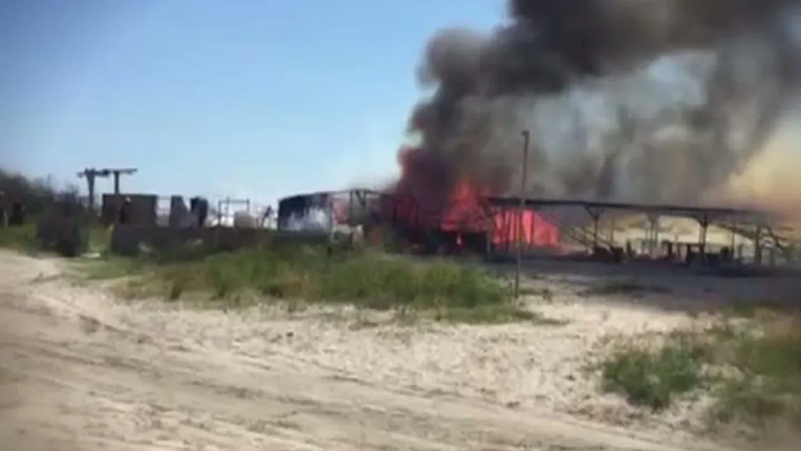 O cherhana de pe plaja din Vadu a fost distrusă în urma unui incendiu
