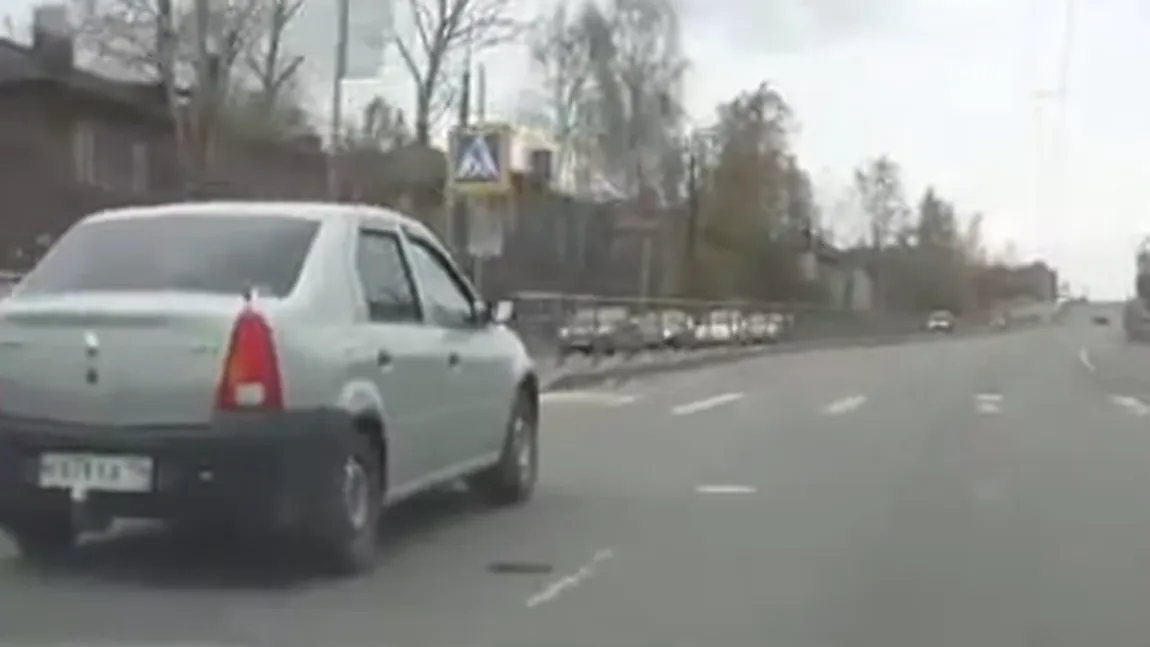 Pedeapsă cruntă pentru un golanaş care l-a şicanat în trafic pe un şofer de Logan VIDEO