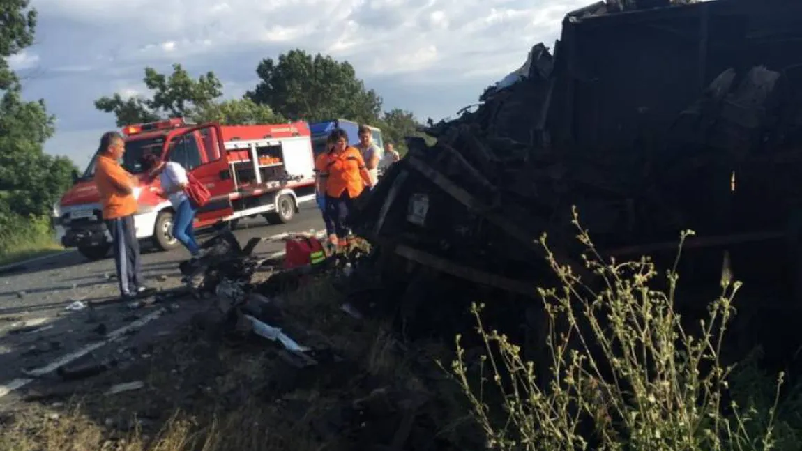 SINUCIDERE ŞOCANTĂ. A lovit o altă maşină în timp ce conducea cu 160 de km la oră. Şoferul nevinovat a murit şi el FOTO