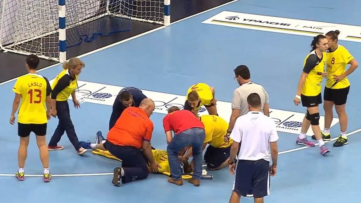 Panică la Mondialele de handbal pentru junioare. O sportivă din România a leşinat pe teren, în timpul meciului