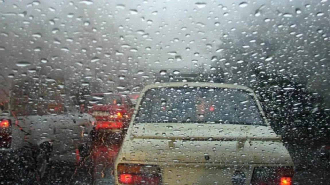ACCIDENT în zona Fântânii Mioriţa din Capitală, din cauza ploii