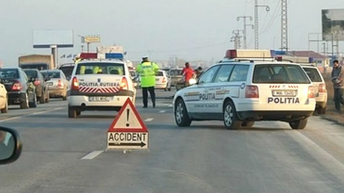 Un poliţist mort şi alţi trei răniţi într-un accident pe DN1
