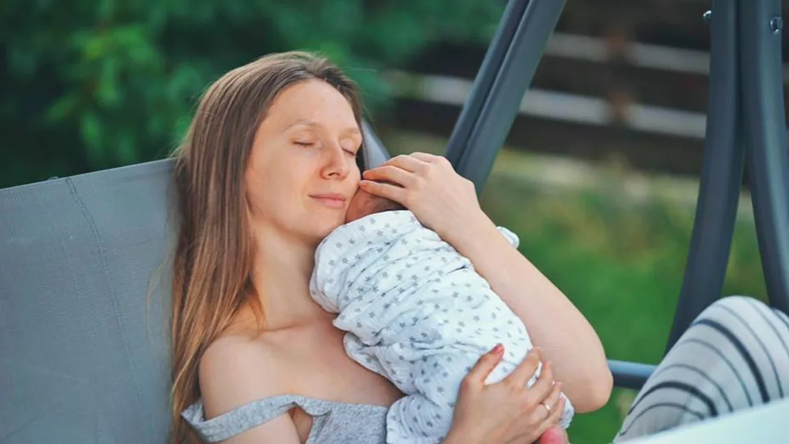Adela Popescu, momente cumplite după naştere: Îmi era teamă că nu voi fi o mamă bună pentru puiul meu