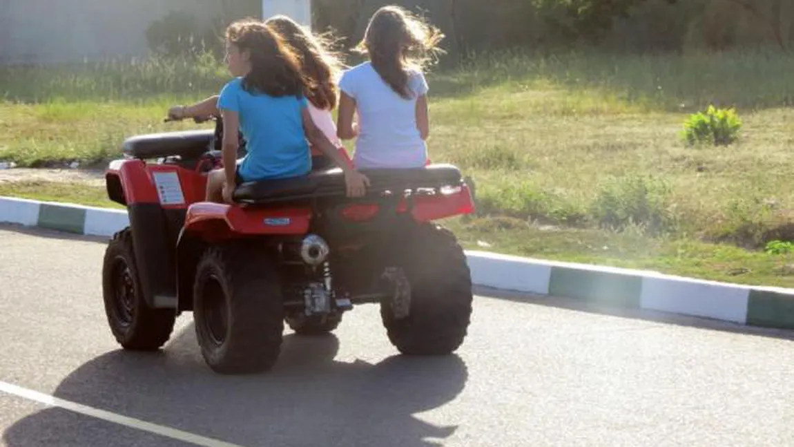 Scene revoltătoare în Timiş. Fetiţe de 10 ani, la plimbare cu ATV-ul VIDEO
