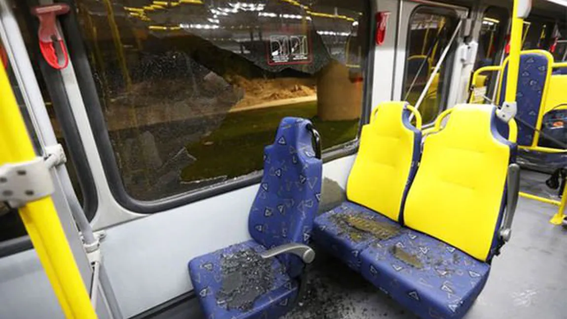 Panică la JO de la Rio. Un autobuz cu jurnalişti a fost atacat, oamenii sunt norocoşi că au rămas în viaţă
