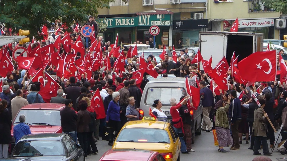 PKK şi-a reluat campania violentă: Cel puţin 14 morţi şi peste 200 de răniţi în atacuri, în Turcia