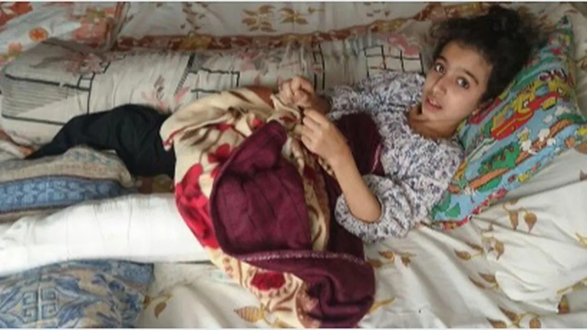 O fetiţă de 10 ani din Siria rănită de un lunetist, evacuată spre un spital din Damasc