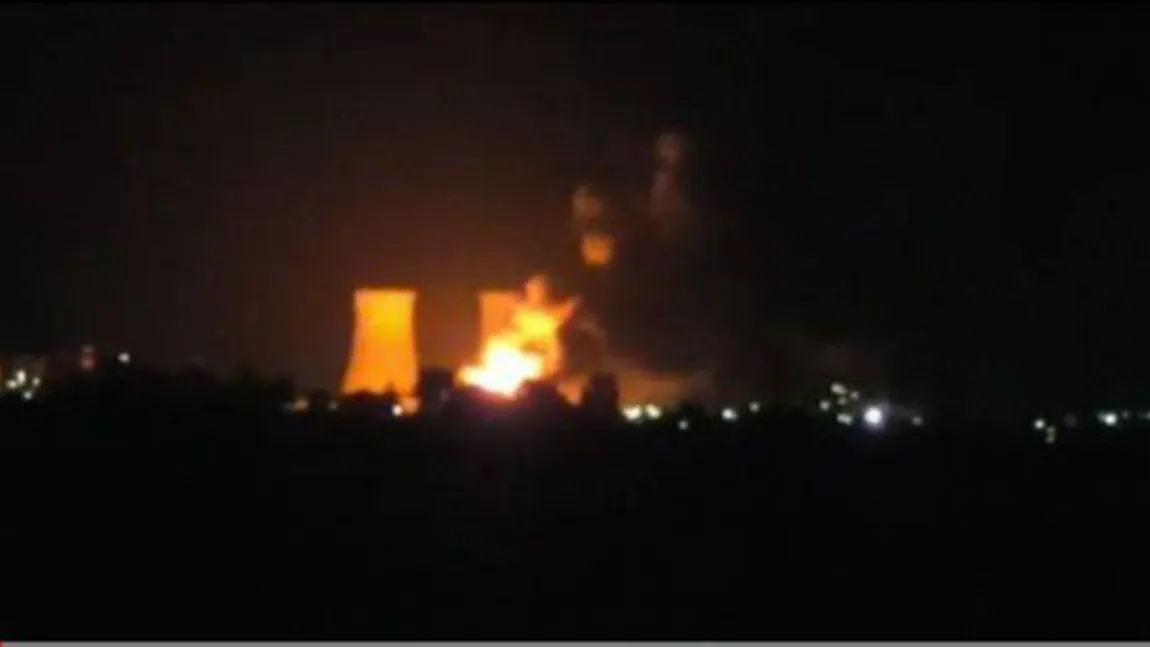 Incendiu la Oltchim: Un depozit de materie primă a ars complet