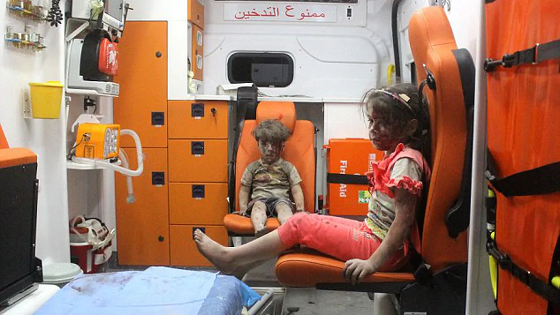 Fratele băieţelului din Siria, fotografiat cu faţa plină de sânge într-o ambulanţă, a MURIT din cauza rănilor