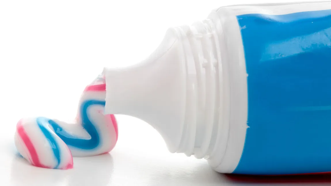 Nu te-ai fi gândit niciodată că pasta de dinţi are atât de multe utilizări! Uite la ce foloseşte