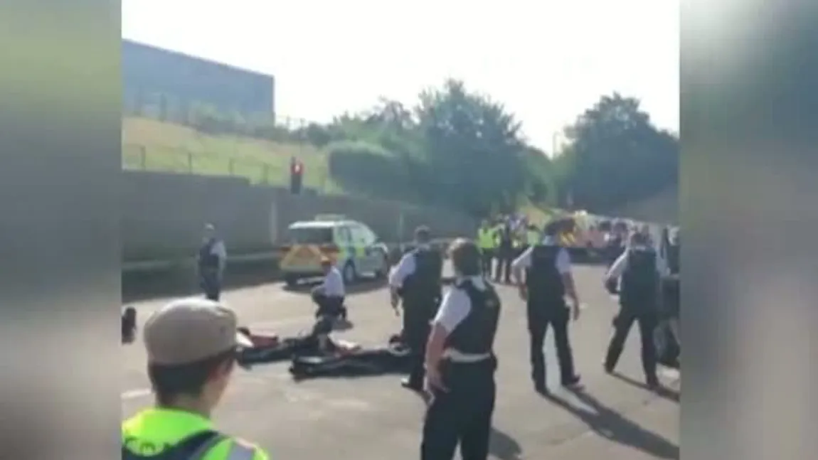 Cel mai aglomerat aeroport din Marea Britanie, blocat de protestatari