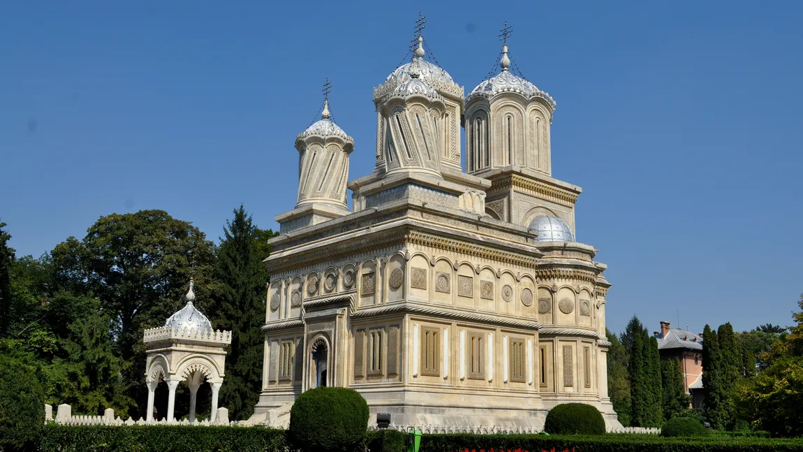 Mănăstirea Curtea de Argeş. Locul unde sunt îngropaţi regii României